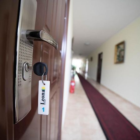 Aparthotel Prenociste Leona à Veliko Gradište Extérieur photo