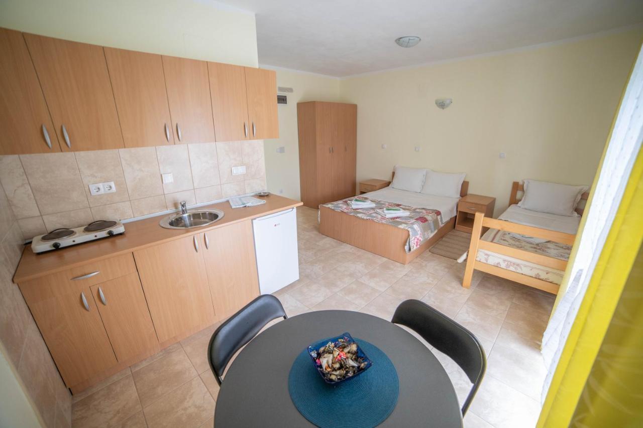 Aparthotel Prenociste Leona à Veliko Gradište Extérieur photo