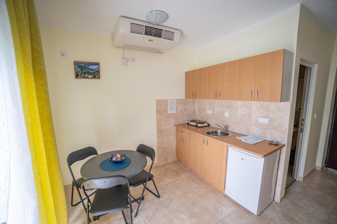 Aparthotel Prenociste Leona à Veliko Gradište Extérieur photo