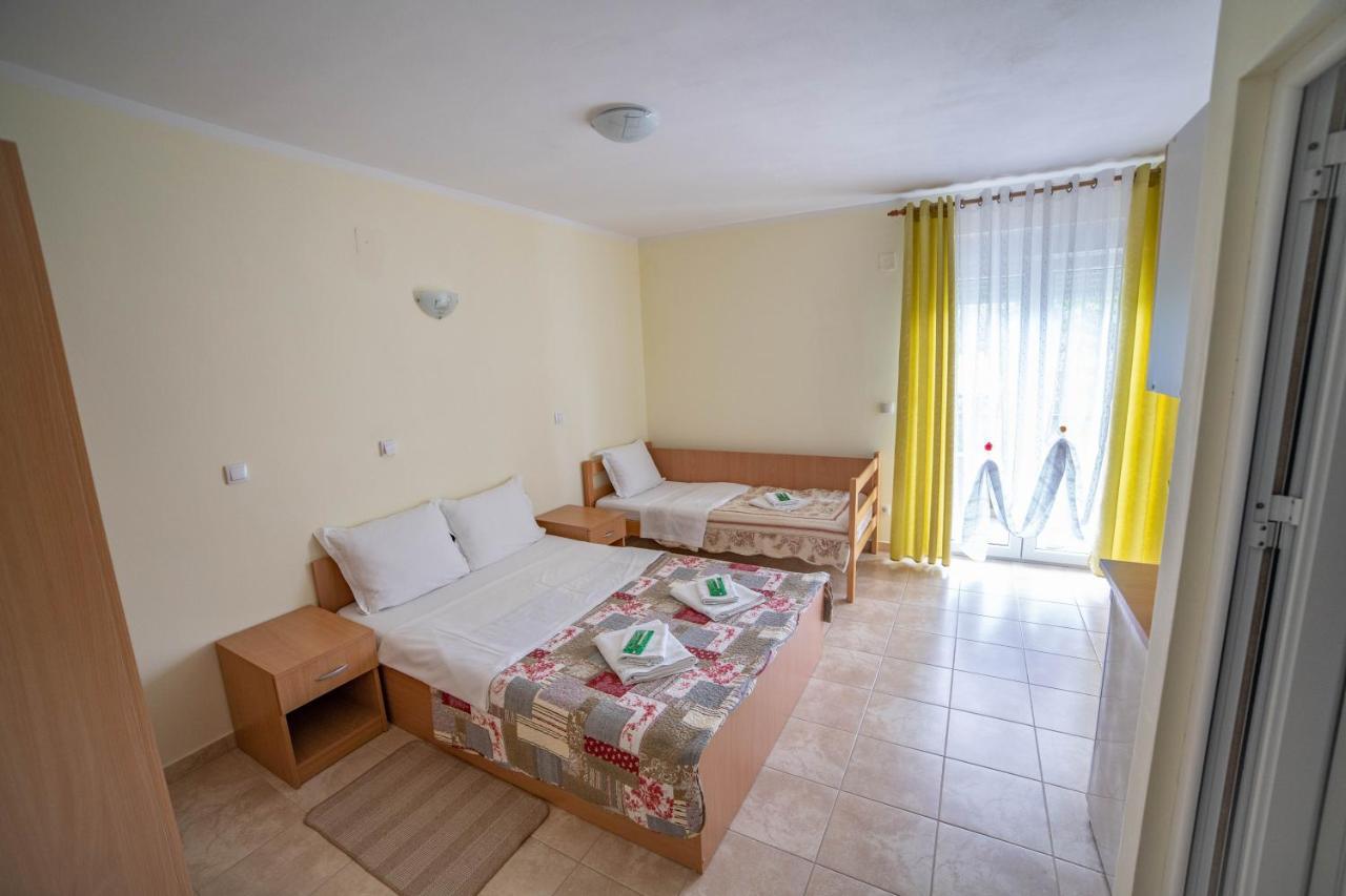Aparthotel Prenociste Leona à Veliko Gradište Extérieur photo