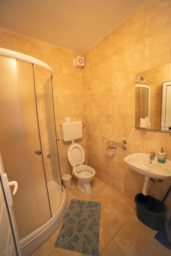 Aparthotel Prenociste Leona à Veliko Gradište Extérieur photo