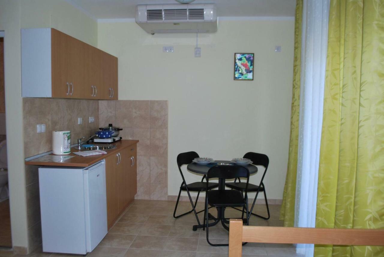 Aparthotel Prenociste Leona à Veliko Gradište Extérieur photo